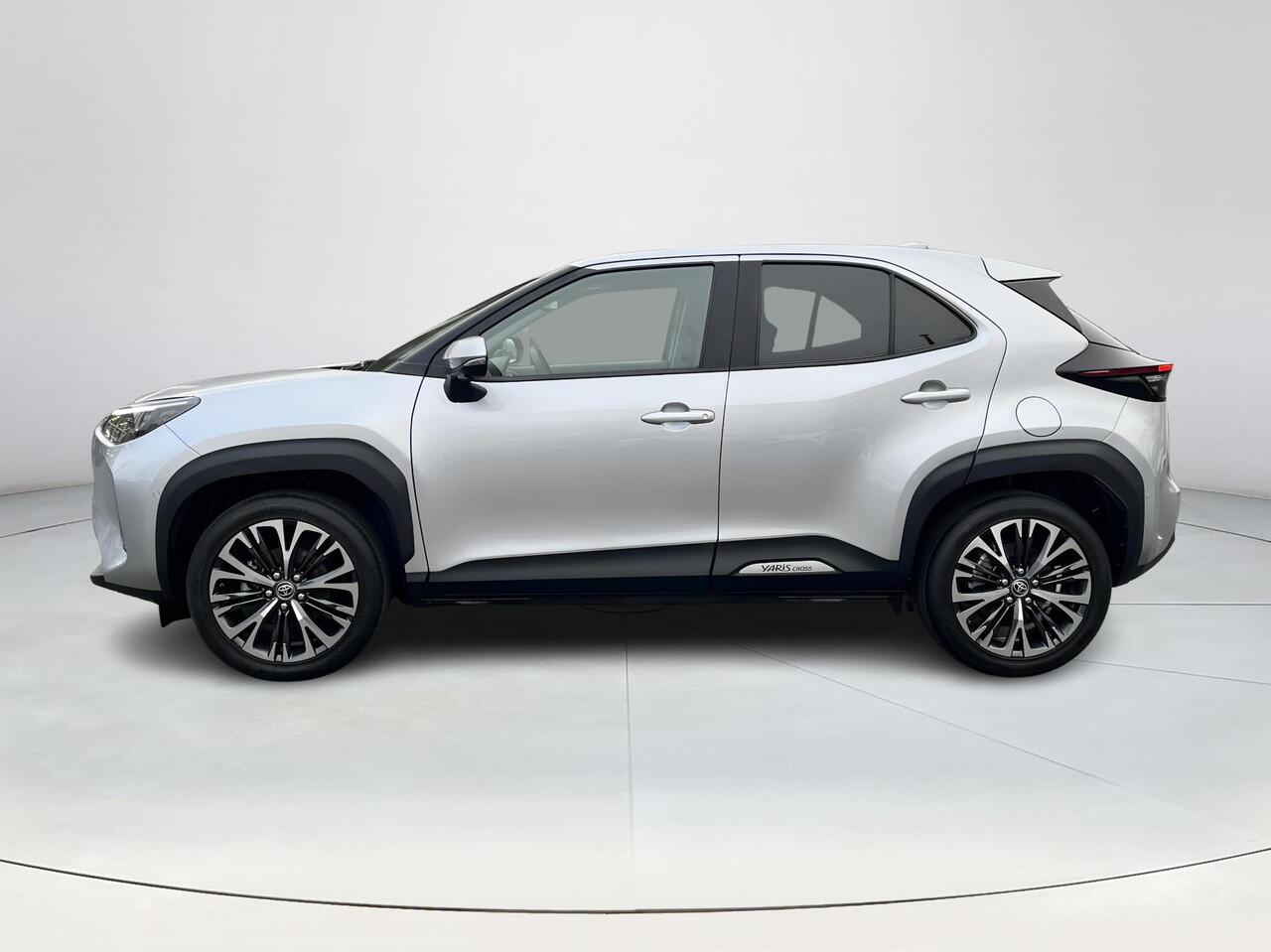 Toyota YARIS Cross 1.5 Hybrid Executive | Trekhaak | Panoramadak | Stoel- + stuurverwarming | Camera's rondom |