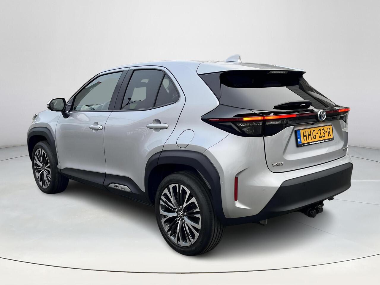 Toyota YARIS Cross 1.5 Hybrid Executive | Trekhaak | Panoramadak | Stoel- + stuurverwarming | Camera's rondom |