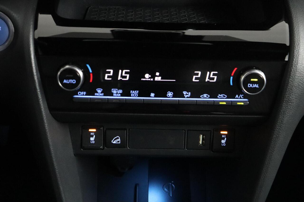 Toyota YARIS Cross 1.5 Hybrid Adventure AWD | Navigatie | Stoel + Stuurverwarming | Elektrische kofferklep | Trekhaak | JBL Audio |