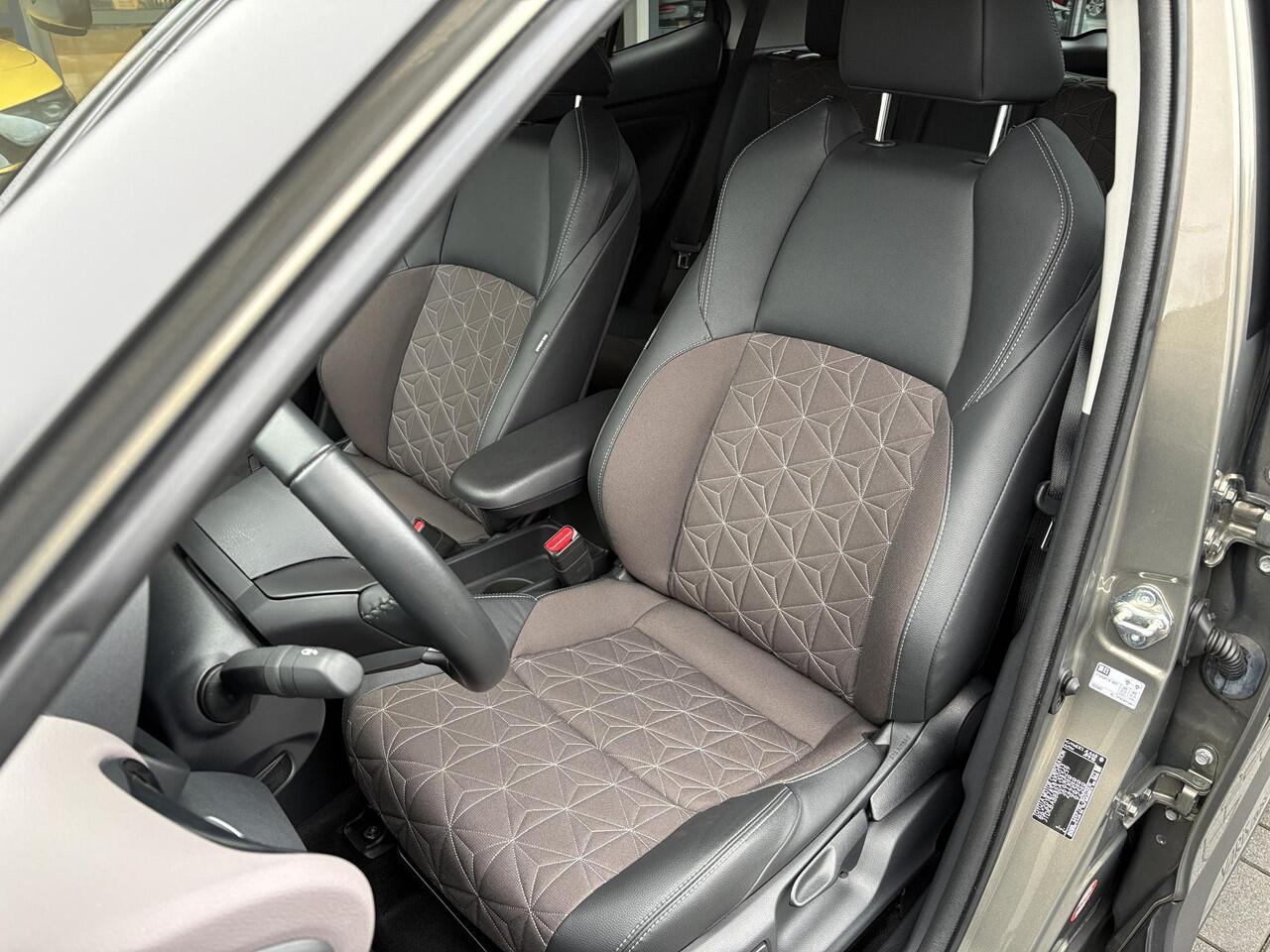 Toyota YARIS Cross 1.5 Hybrid Executive | Navigatie | Stoelverwarming | Adaptive cruise control