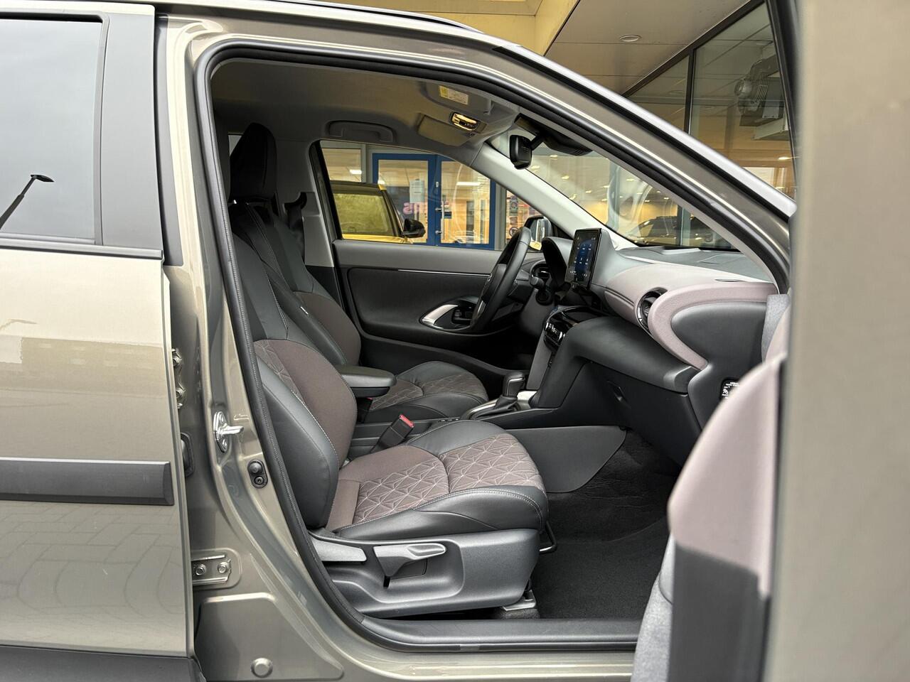 Toyota YARIS Cross 1.5 Hybrid Executive | Navigatie | Stoelverwarming | Adaptive cruise control