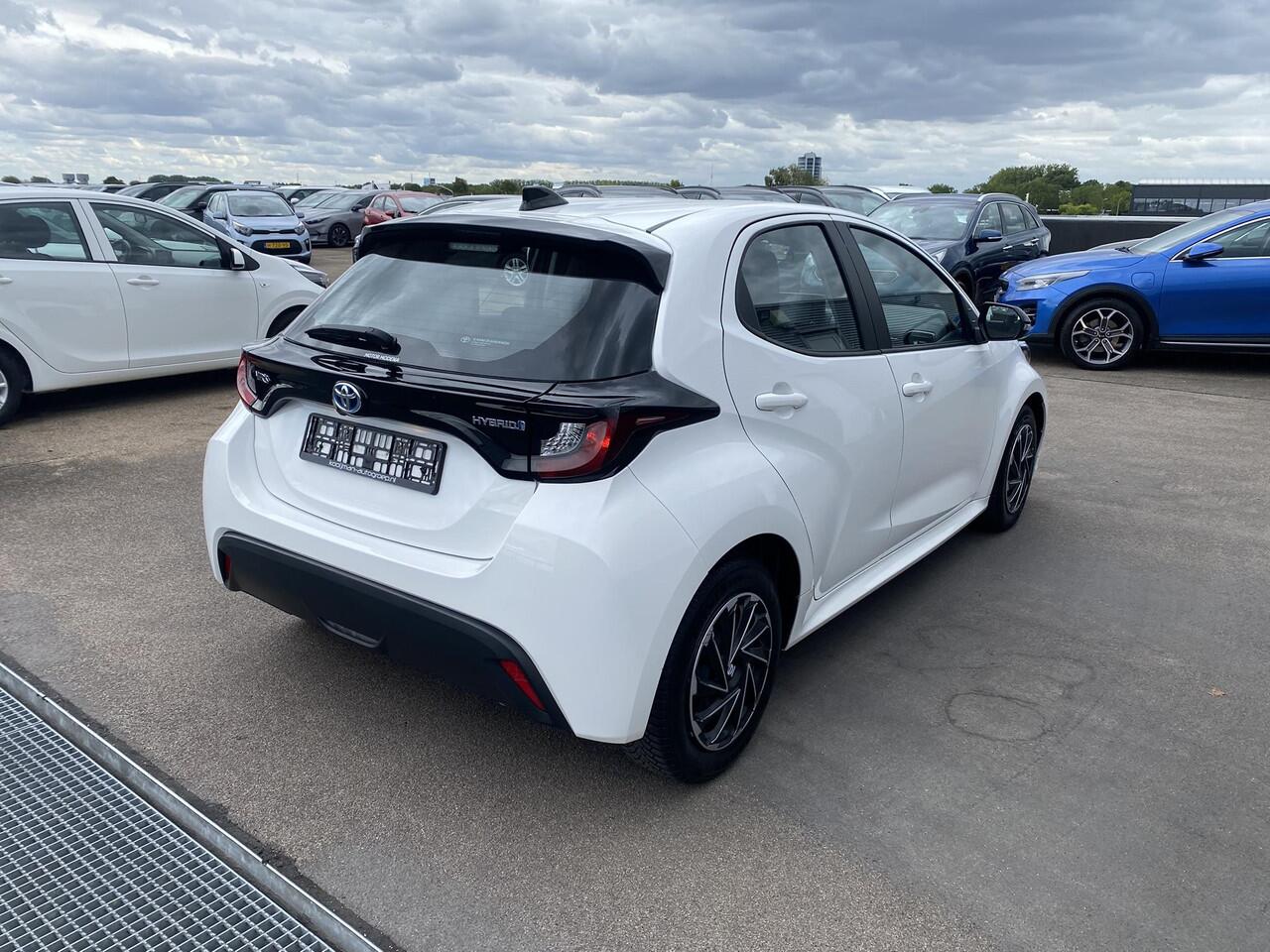 Toyota YARIS 1.5 Hybrid Active Apple CarPlay/Android Auto navigatie, achteruitrij camera, Adaptieve cruise control,