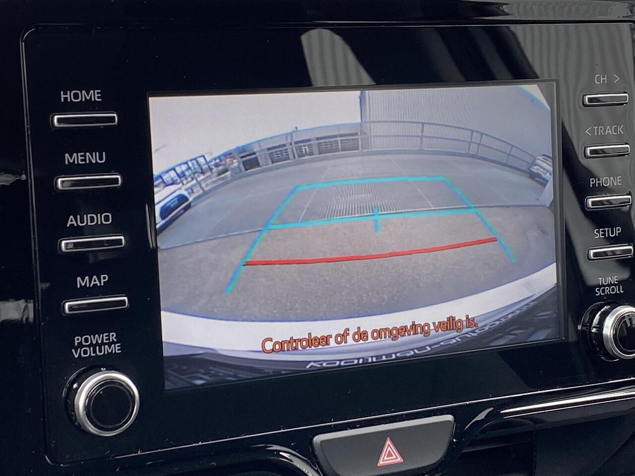 Toyota YARIS 1.5 Hybrid Dynamic Parkeersensoren voor + achter, Navigatie Apple CarPlay/Android Auto, achteruitrij camera, adaptieve cruise control, LED