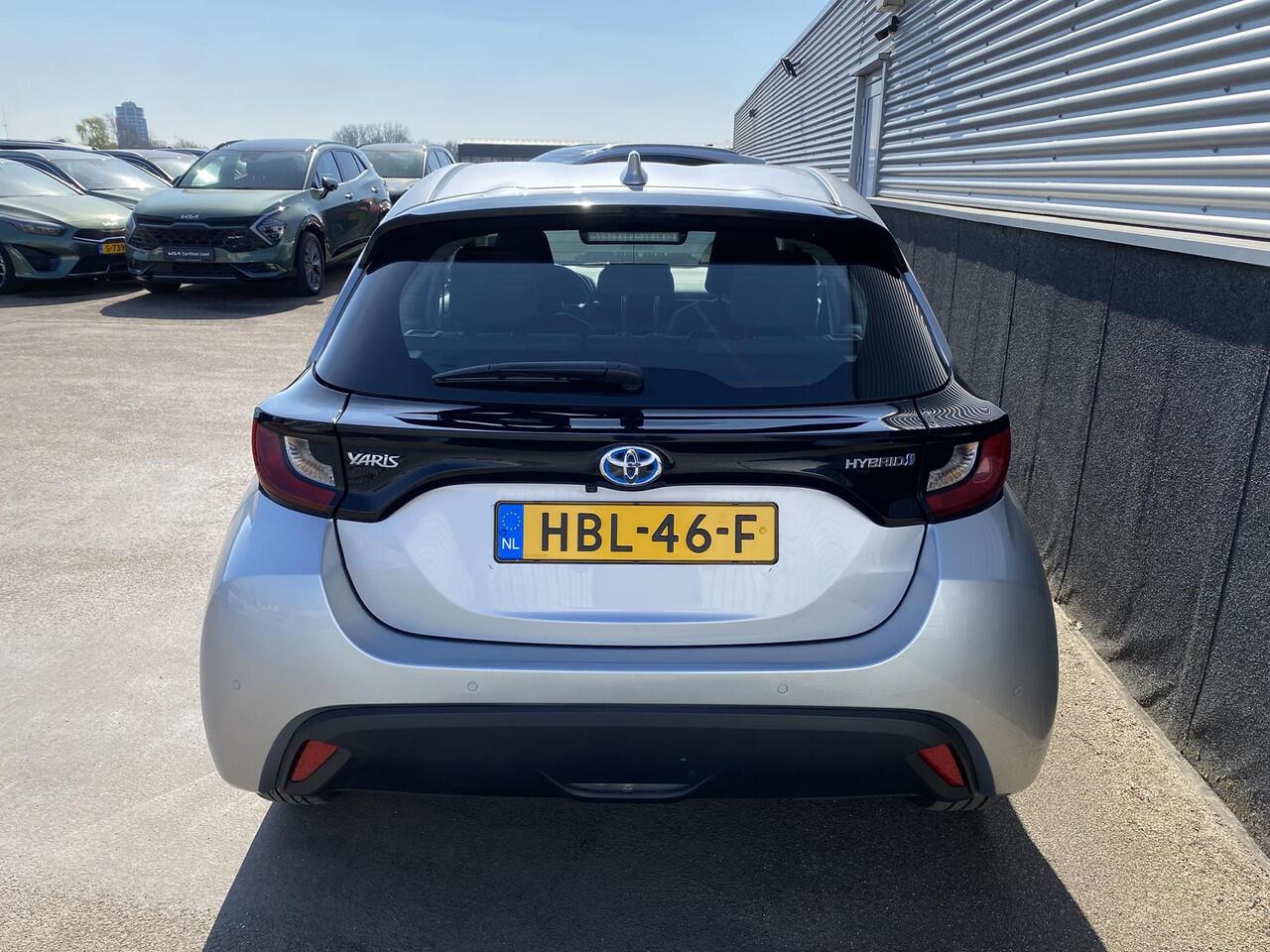 Toyota YARIS 1.5 Hybrid Business Plus Parkeersensoren voor + achter, Stoelverwarming, Apple carplay en/of Android auto navigatie, Adaptieve cruise control, Climate control, Achteruitrijcamera, BTW-auto