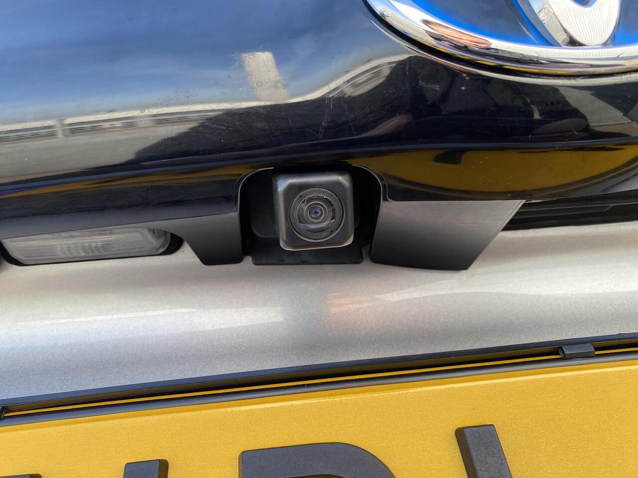 Toyota YARIS 1.5 Hybrid Business Plus Parkeersensoren voor + achter, Stoelverwarming, Apple carplay en/of Android auto navigatie, Adaptieve cruise control, Climate control, Achteruitrijcamera, BTW-auto