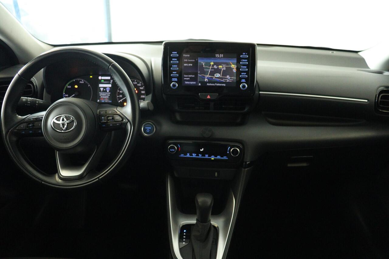 Toyota YARIS 1.5 Hybrid Active, Navi, DAB, Keyless Entry, Apple Carplay / Android Auto, Camera!