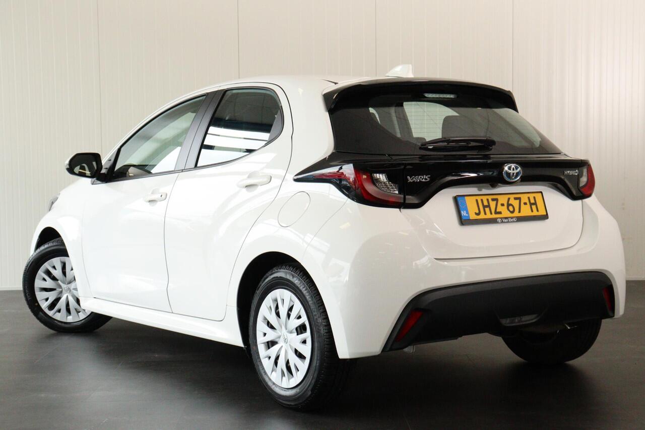 Toyota YARIS 1.5 Hybrid Active, Navi, DAB, Keyless Entry, Apple Carplay / Android Auto, Camera!