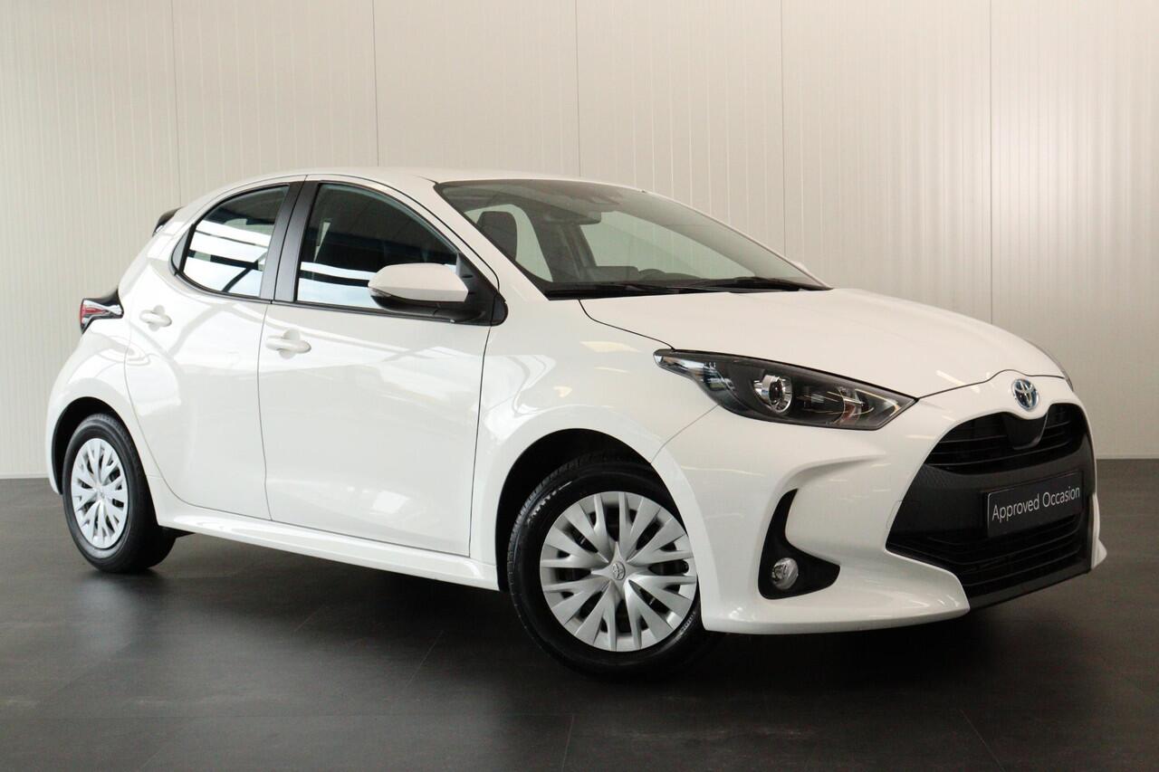 Toyota YARIS 1.5 Hybrid Active, Navi, DAB, Keyless Entry, Apple Carplay / Android Auto, Camera!