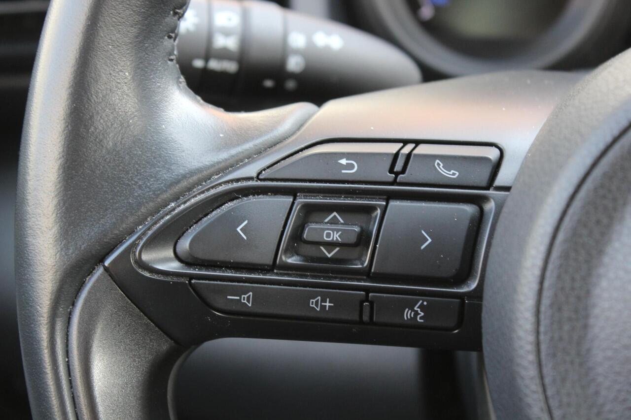 Toyota YARIS 1.5 Hybrid Dynamic Camera, Carplay, Privacy Glass, Stoel/Stuurverwarming