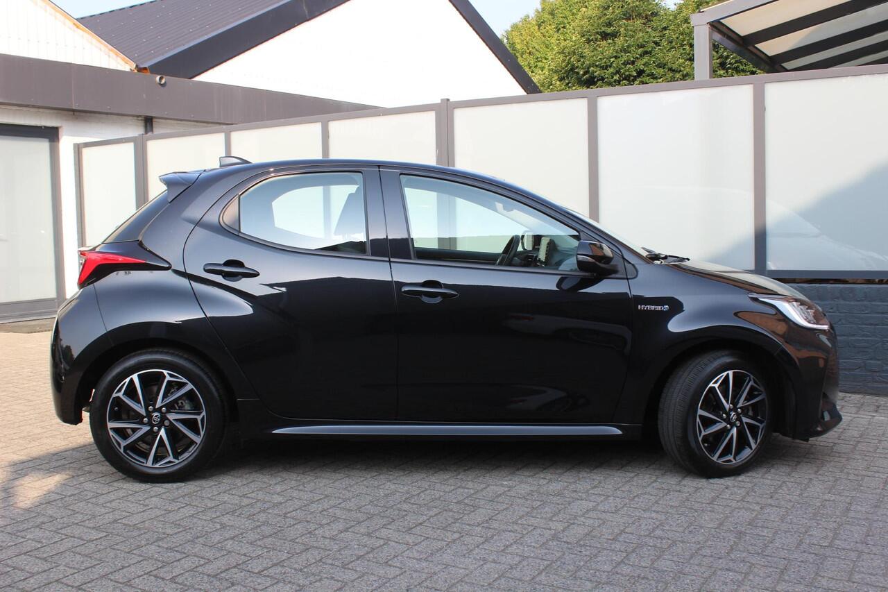 Toyota YARIS 1.5 Hybrid Dynamic Camera, Carplay, Privacy Glass, Stoel/Stuurverwarming