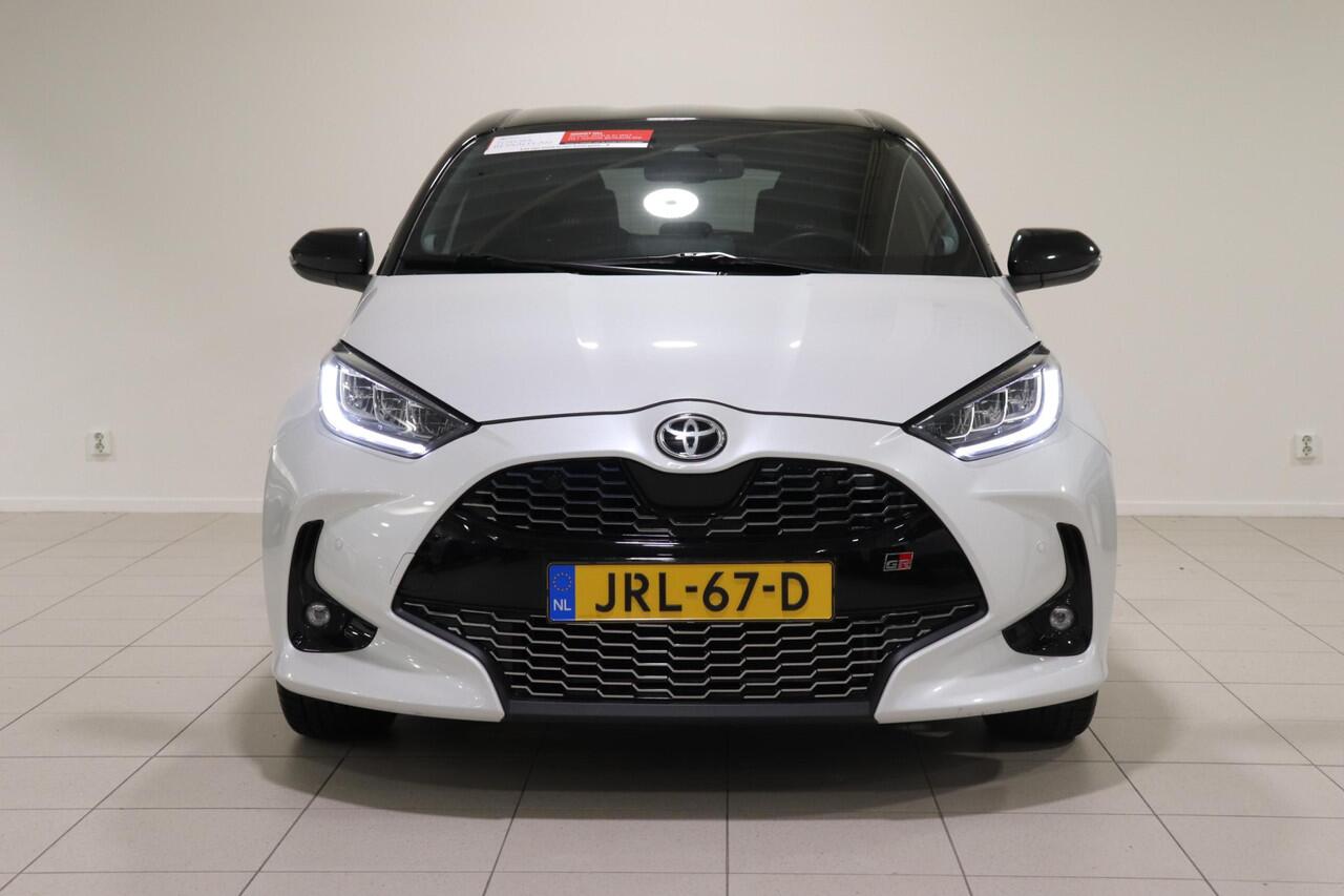 Toyota YARIS 1.5 Hybrid GR Sport, JBL, BSM, HEAD-UP, Apple Carplay/Android Auto, Stuur & Stoelverwarming!