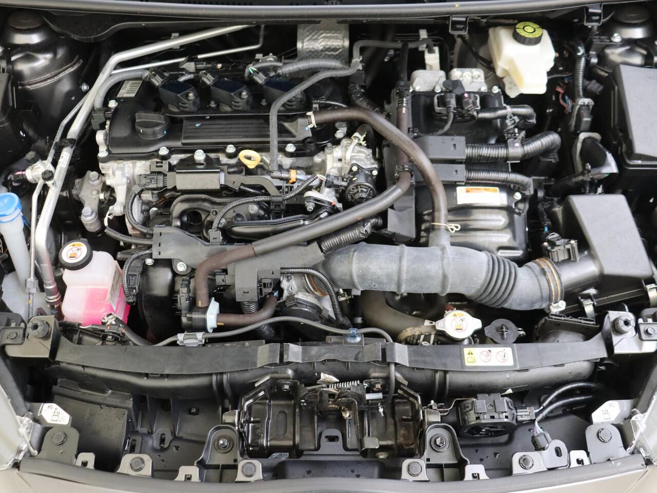 Toyota YARIS 1.5 Hybrid Executive | airco automatisch | Apple Carplay/Android Auto | Autonomous Emergency Braking | cruise control adaptief | dodehoek detectie | LED koplampen | lederen/stof bekleding | lichtmetalen Zwarte velgen 17" | navigatiesysteem full map | voor