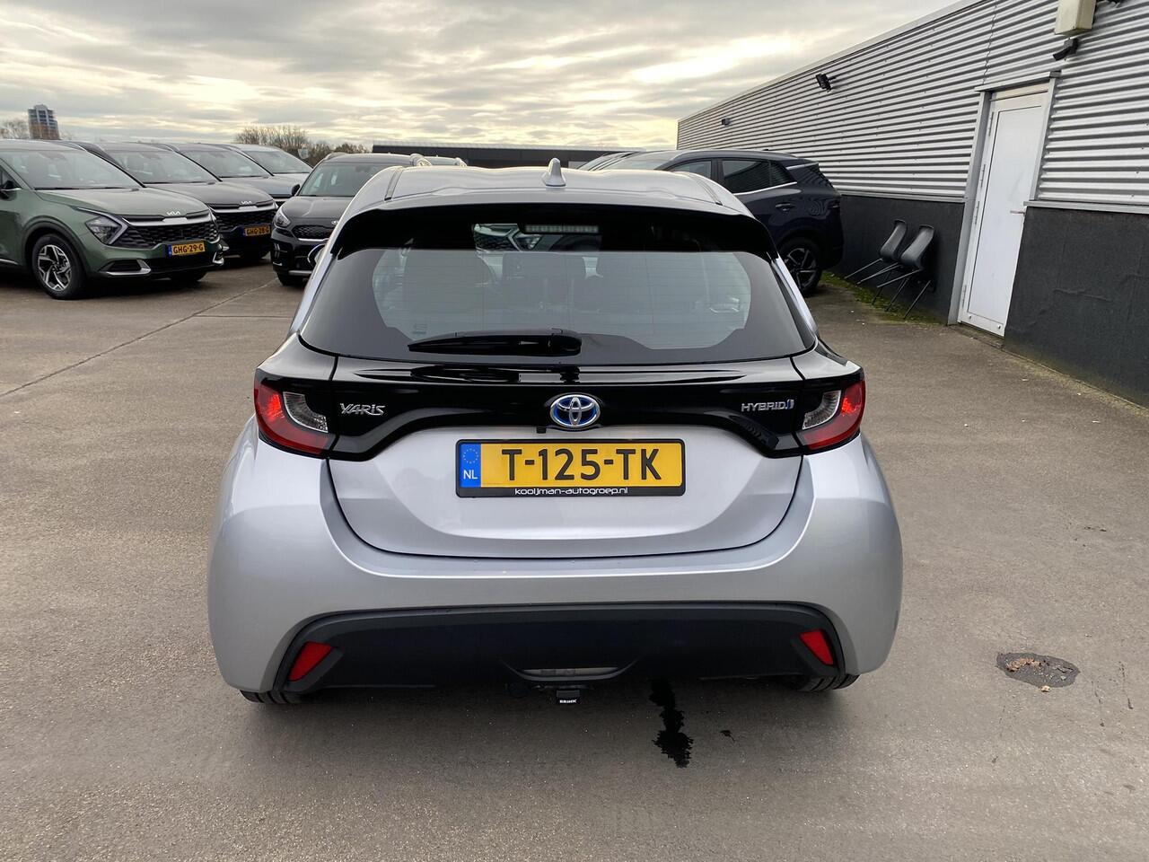 Toyota YARIS 1.5 Hybrid Active Afneembare Trekhaak, Navigatie Apple Carplay/Android Auto, achteruitrij camera, adaptieve cruise control, lage km stand!