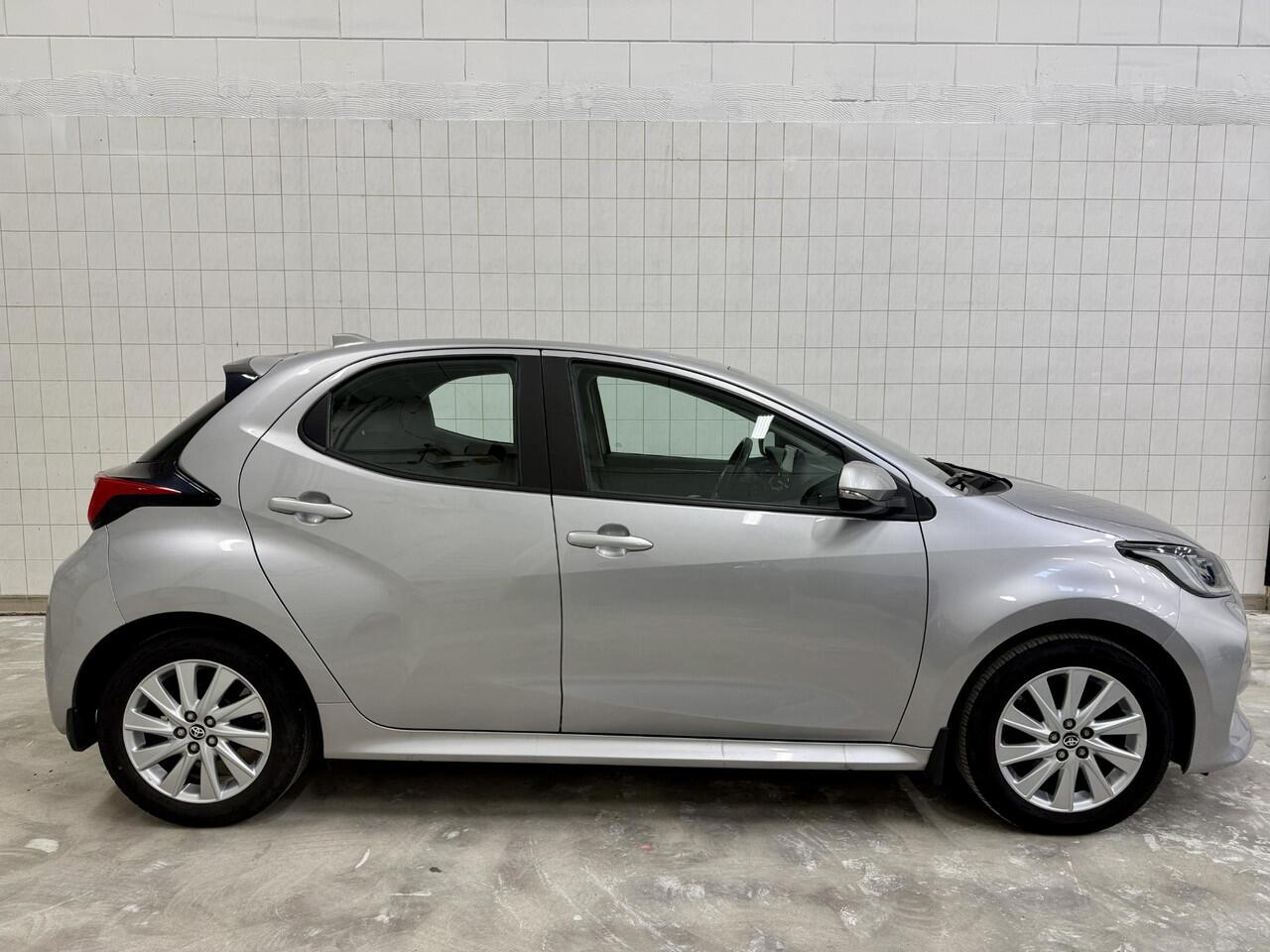 Toyota YARIS 1.5 VVT-i Carplay / Stuur & Stoelverwarming / LMV