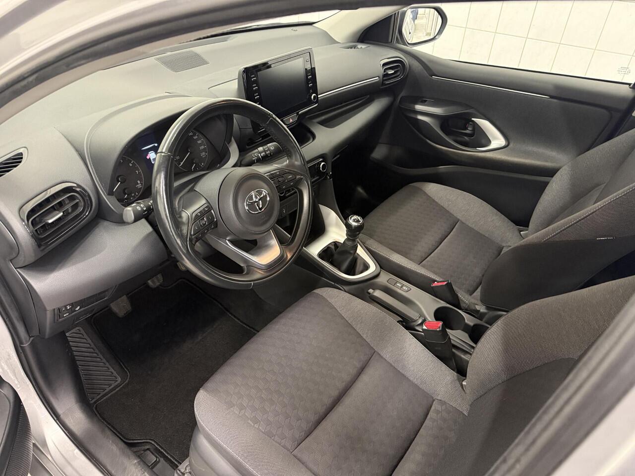 Toyota YARIS 1.5 VVT-i Carplay / Stuur & Stoelverwarming / LMV