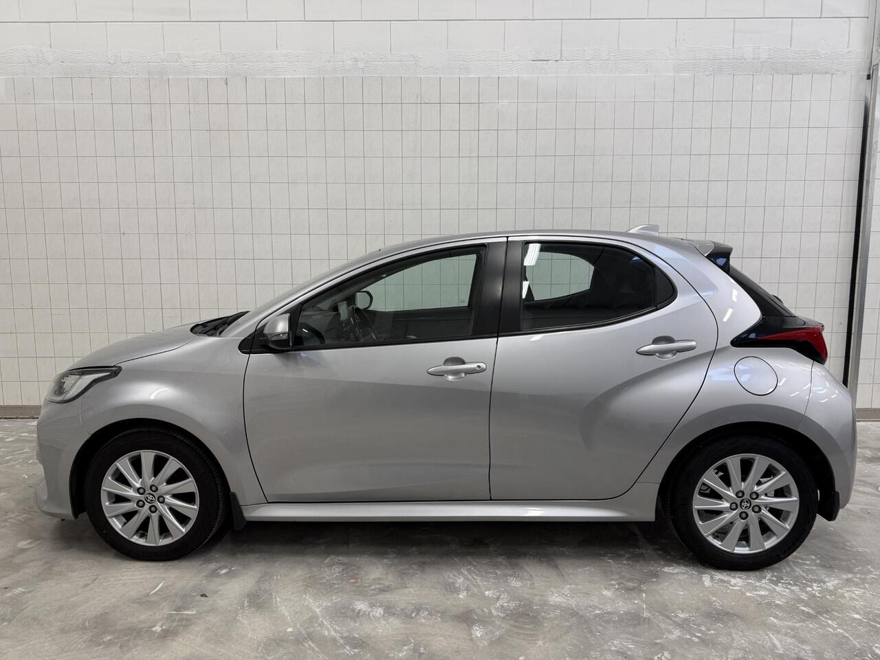 Toyota YARIS 1.5 VVT-i Carplay / Stuur & Stoelverwarming / LMV