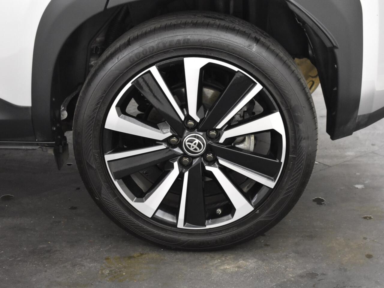 Toyota YARIS Cross 1.5 Hybrid AWD Launch Edition | Leren bekleding | Head-up d. |