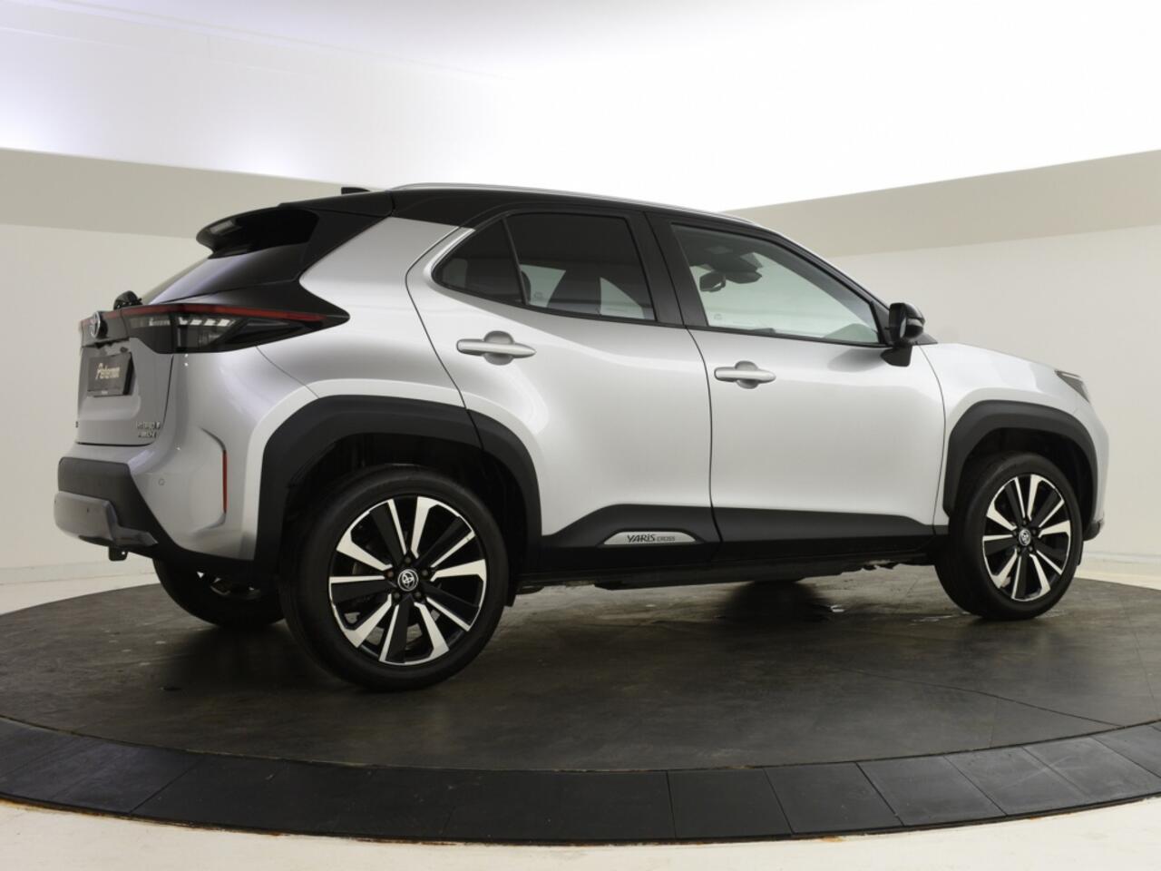 Toyota YARIS Cross 1.5 Hybrid AWD Launch Edition | Leren bekleding | Head-up d. |