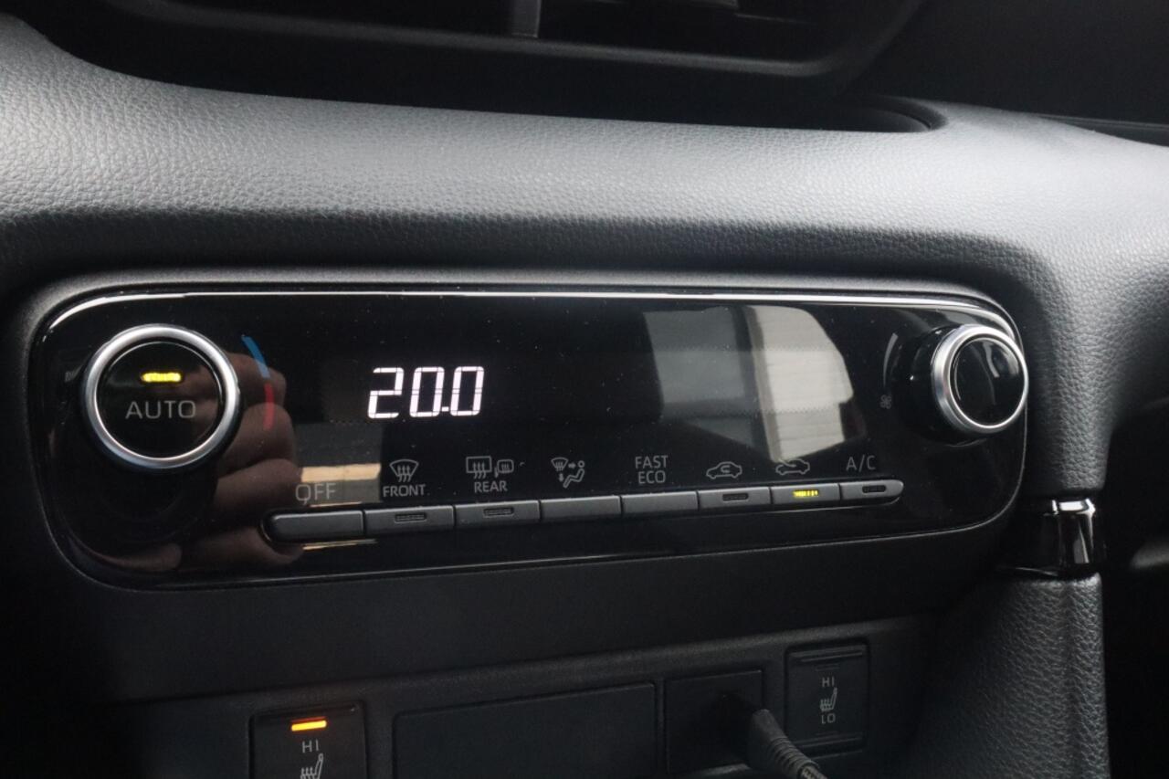 Toyota YARIS 1.5 Hybrid Dynamic | All Seasons | Stoelverwarming | Led |