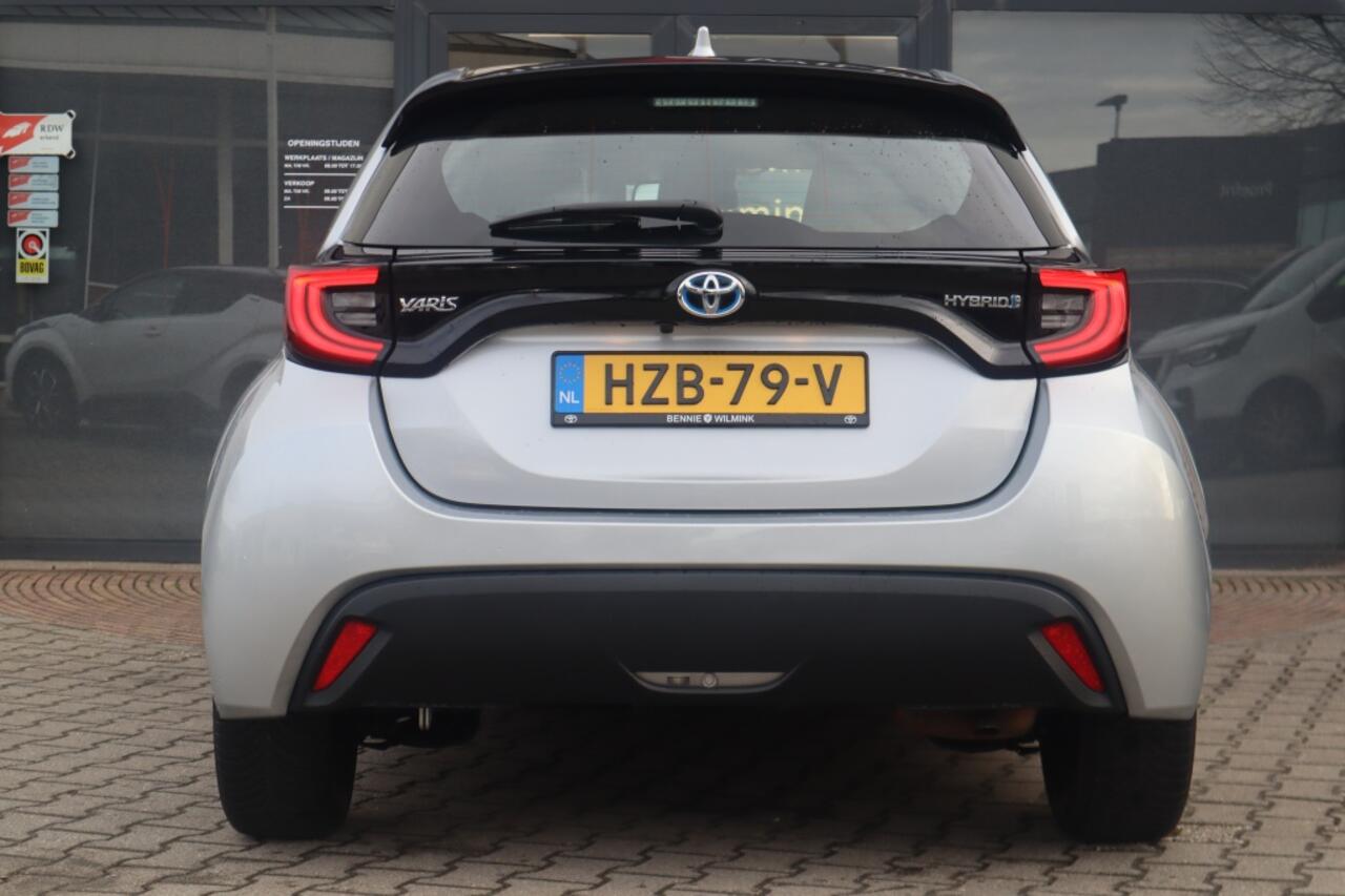 Toyota YARIS 1.5 Hybrid Dynamic | All Seasons | Stoelverwarming | Led |