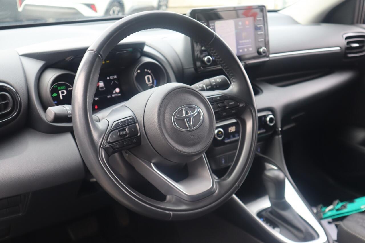 Toyota YARIS 1.5 Hybrid Dynamic | All Seasons | Stoelverwarming | Led |
