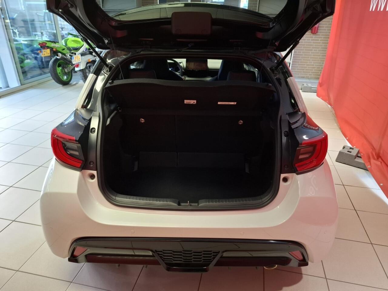 Toyota YARIS 1.5 Hyb. GR Sport, NL auto !! 12 maanden Bovag garantie, 116PK