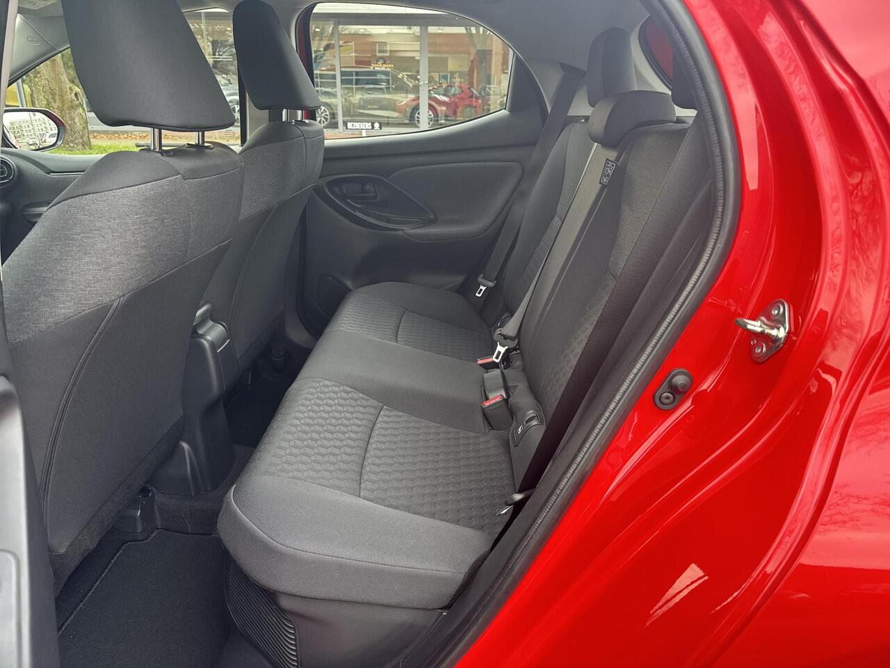 Toyota YARIS 1.5 Hybrid Dynamic | 06-10141018 Voor meer informatie