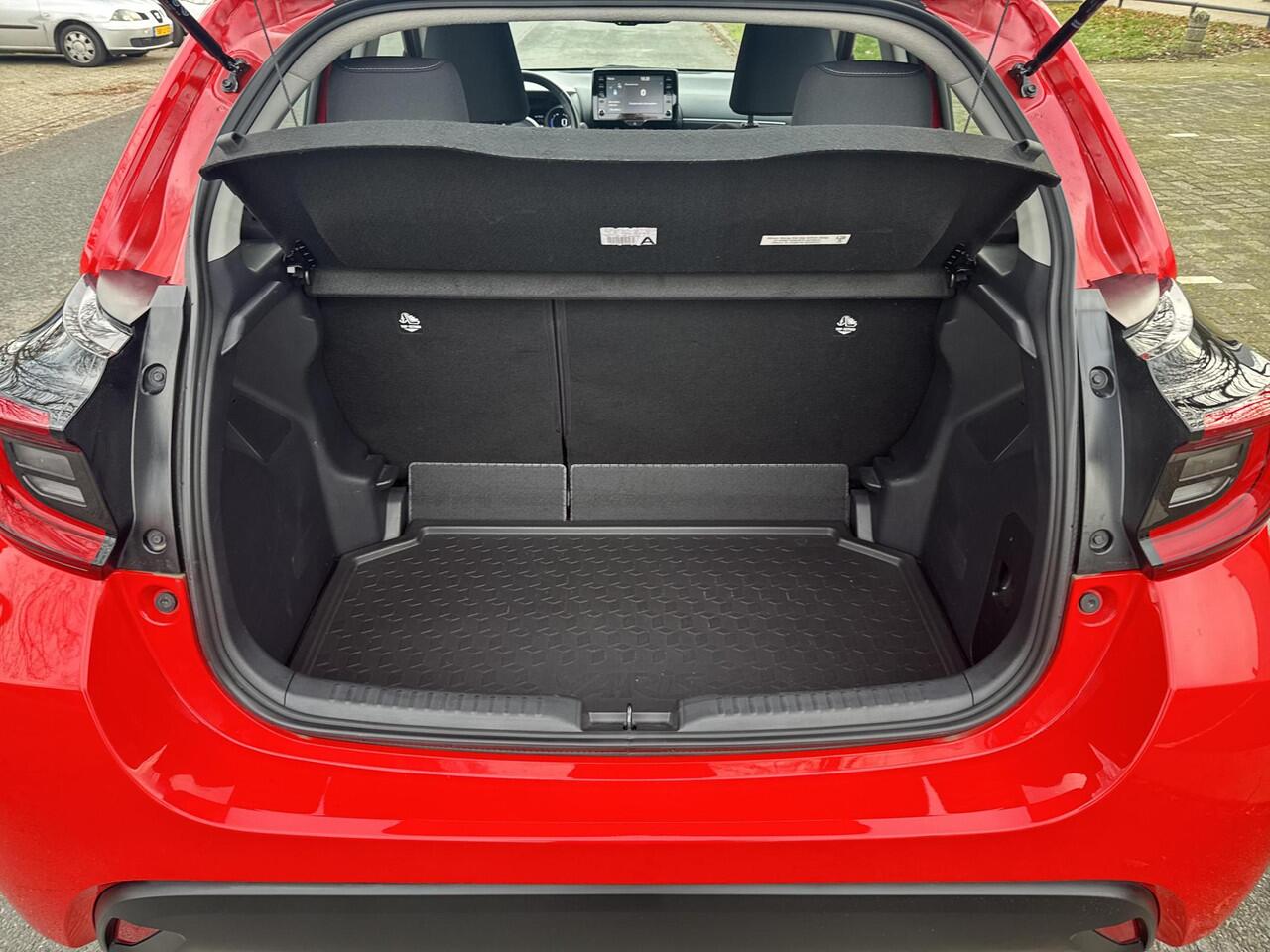 Toyota YARIS 1.5 Hybrid Dynamic | 06-10141018 Voor meer informatie