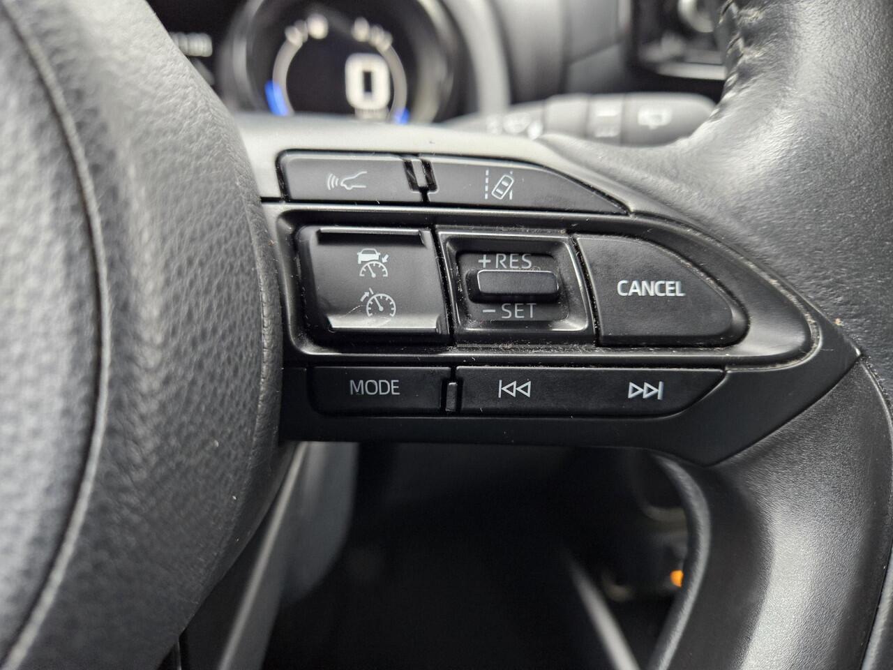 Toyota YARIS 1.5 Hybrid Executive Bi-tone | Orgineel NL en 1e Eigenaar