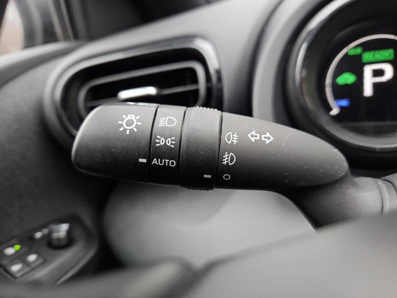 Toyota YARIS 1.5 Hybrid Executive Bi-tone | Orgineel NL en 1e Eigenaar