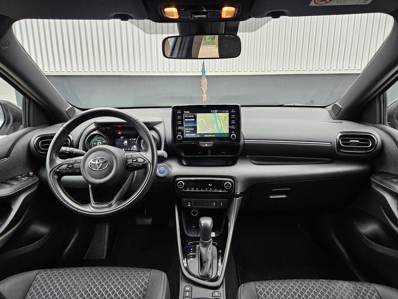 Toyota YARIS 1.5 Hybrid Executive Bi-tone | Orgineel NL en 1e Eigenaar