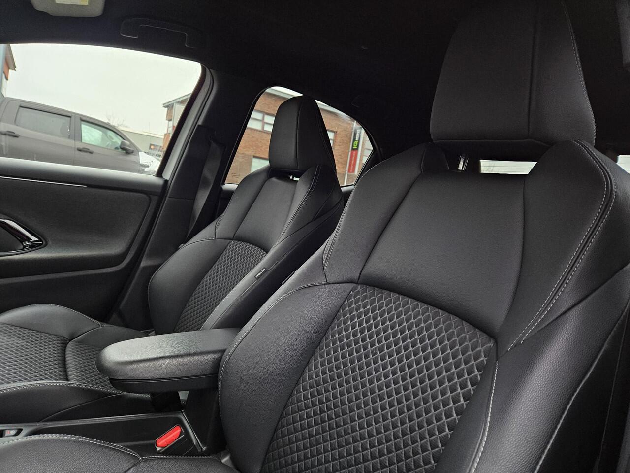 Toyota YARIS 1.5 Hybrid Executive Bi-tone | Orgineel NL en 1e Eigenaar