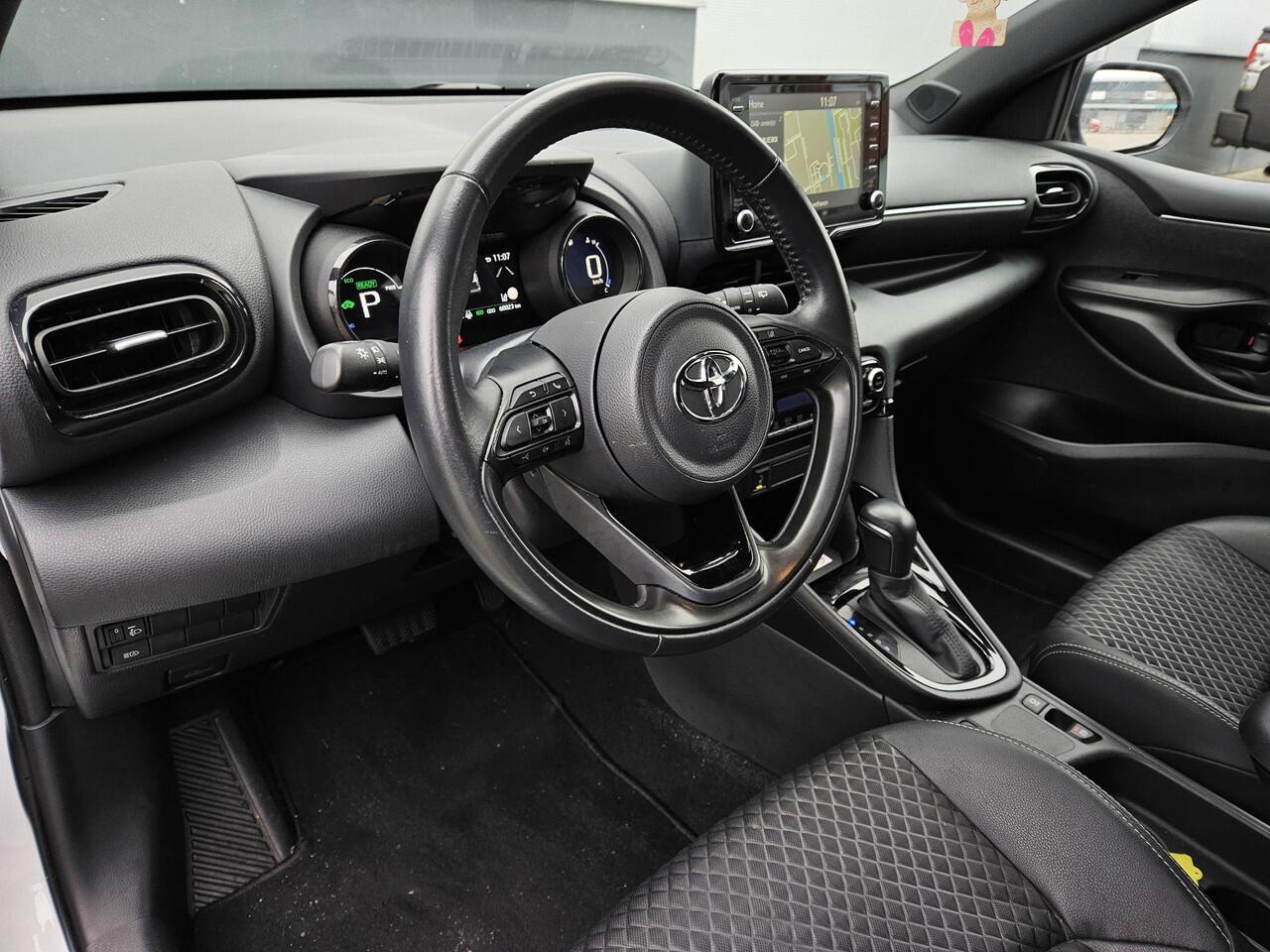 Toyota YARIS 1.5 Hybrid Executive Bi-tone | Orgineel NL en 1e Eigenaar