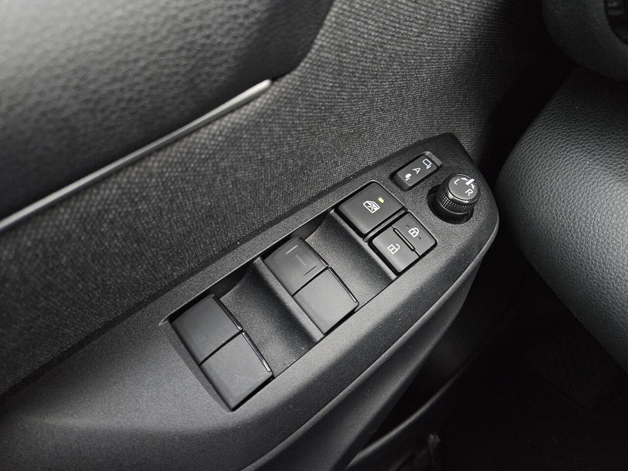 Toyota YARIS 1.5 Hybrid Executive Bi-tone | Orgineel NL en 1e Eigenaar