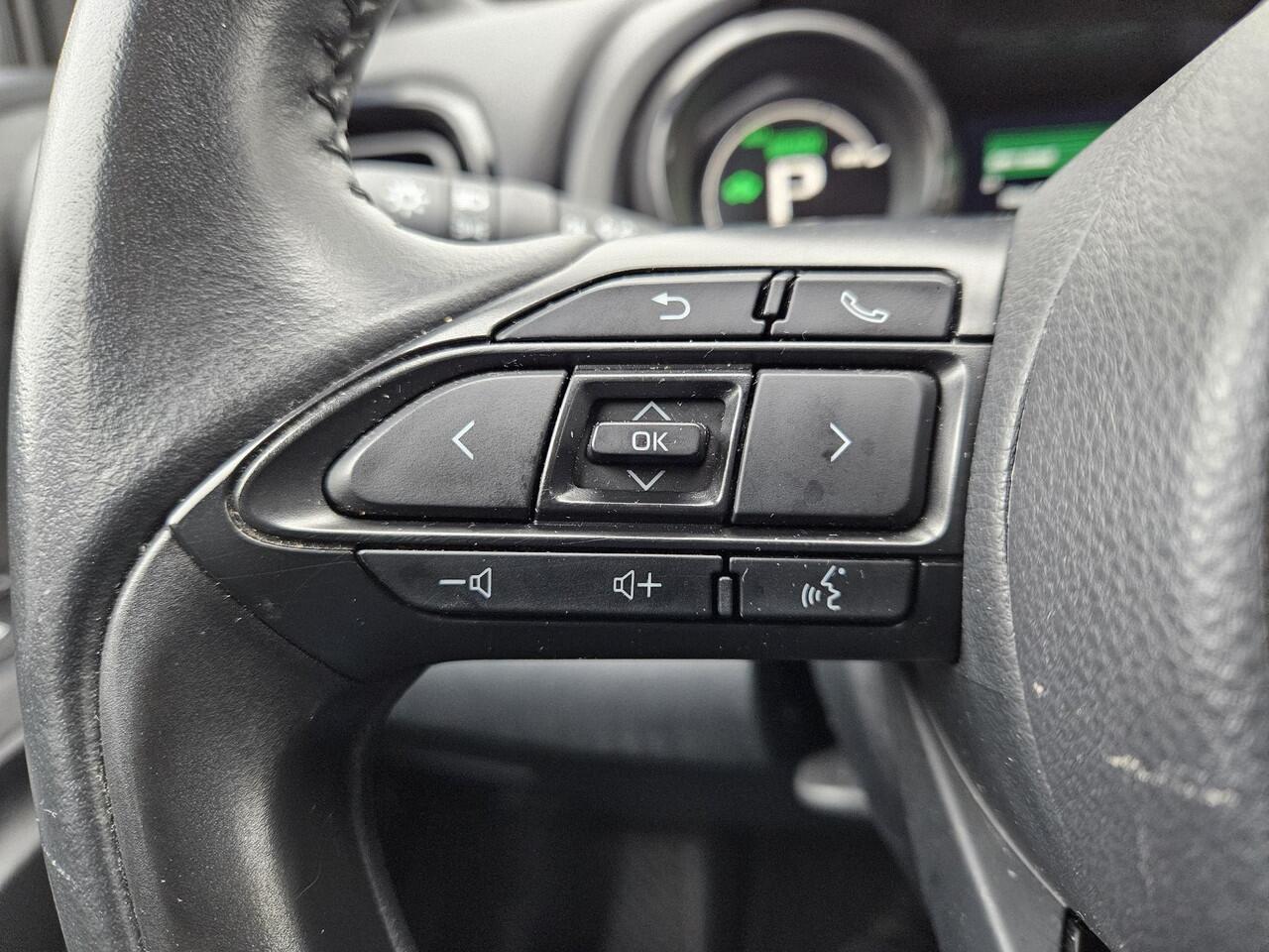 Toyota YARIS 1.5 Hybrid Executive Bi-tone | Orgineel NL en 1e Eigenaar