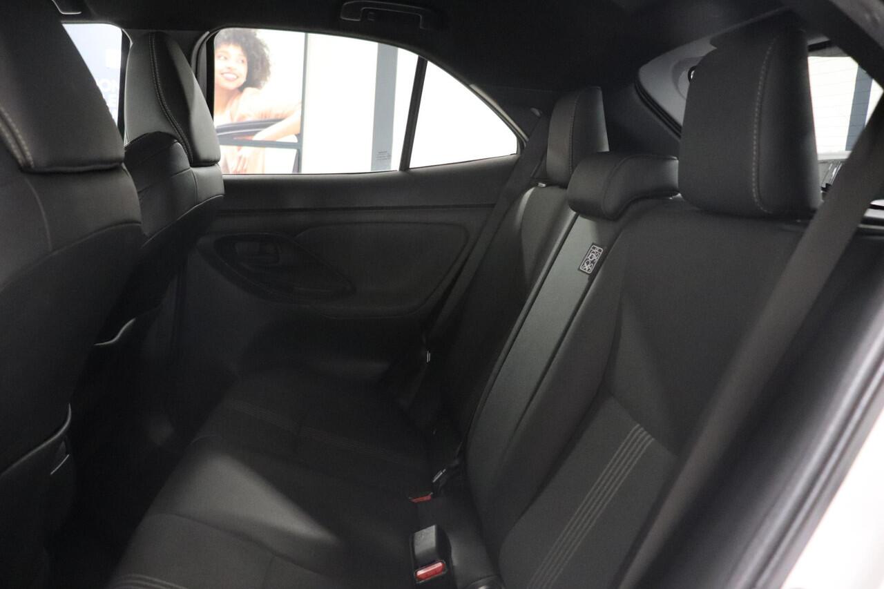 Toyota YARIS Cross 1.5 Hybrid Adventure, HUD, BSM, Parkeersensoren Apple Carplay, Android auto, DAB, Navi