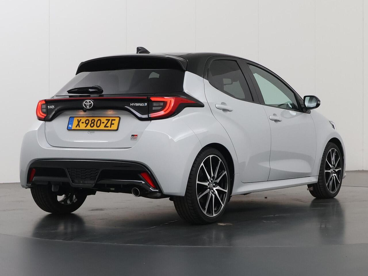 Toyota YARIS 1.5 Hybrid GR Sport | Navigatie | Parkeercamera | Stoelverwarming | HUD | Keyless Entry/Go | Apple Carplay/Android Auto |