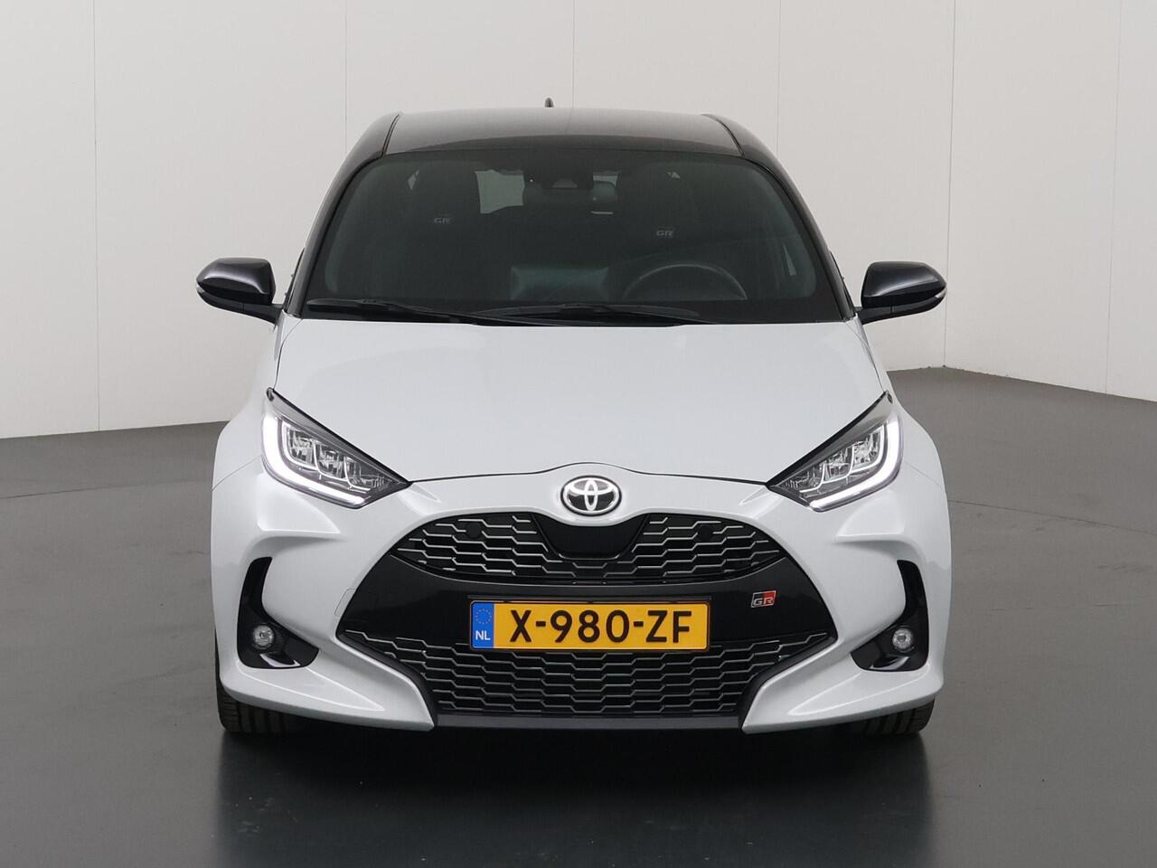 Toyota YARIS 1.5 Hybrid GR Sport | Navigatie | Parkeercamera | Stoelverwarming | HUD | Keyless Entry/Go | Apple Carplay/Android Auto |