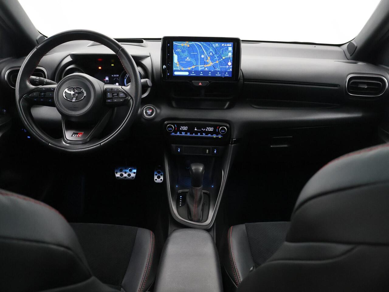 Toyota YARIS 1.5 Hybrid GR Sport | Navigatie | Parkeercamera | Stoelverwarming | HUD | Keyless Entry/Go | Apple Carplay/Android Auto |