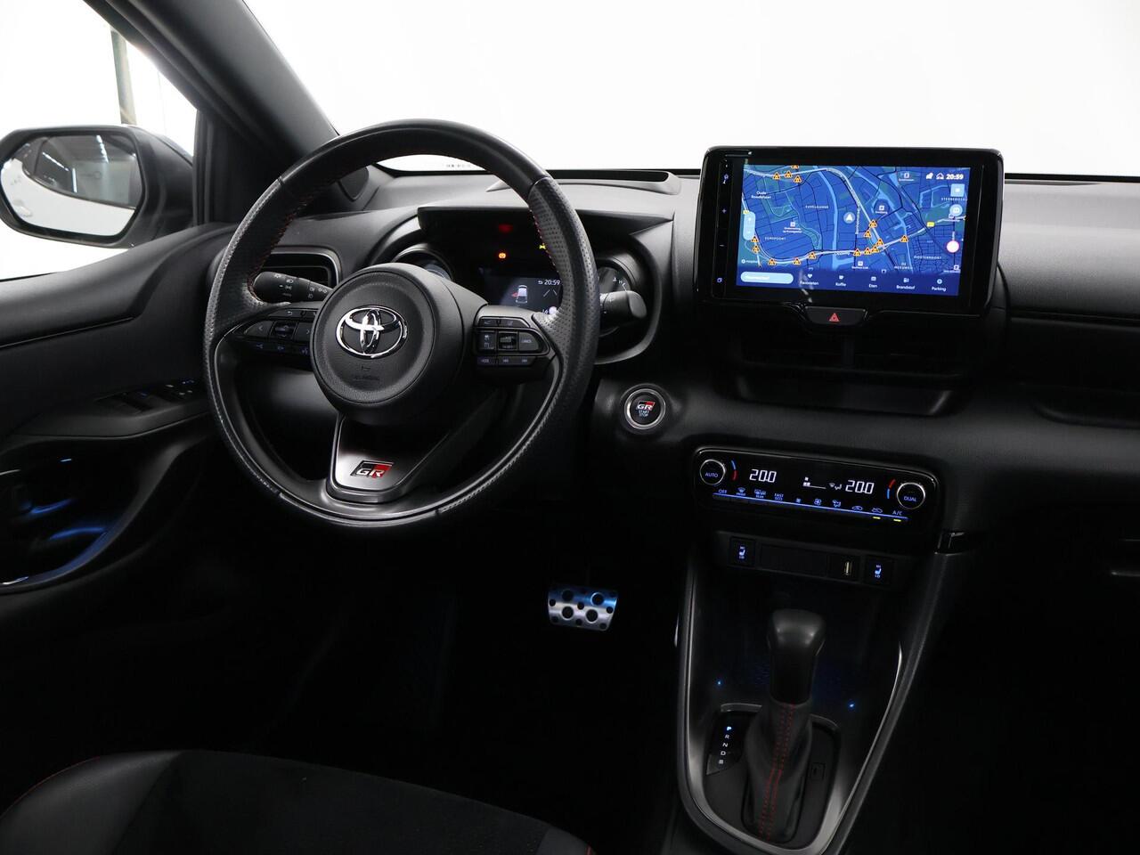 Toyota YARIS 1.5 Hybrid GR Sport | Navigatie | Parkeercamera | Stoelverwarming | HUD | Keyless Entry/Go | Apple Carplay/Android Auto |