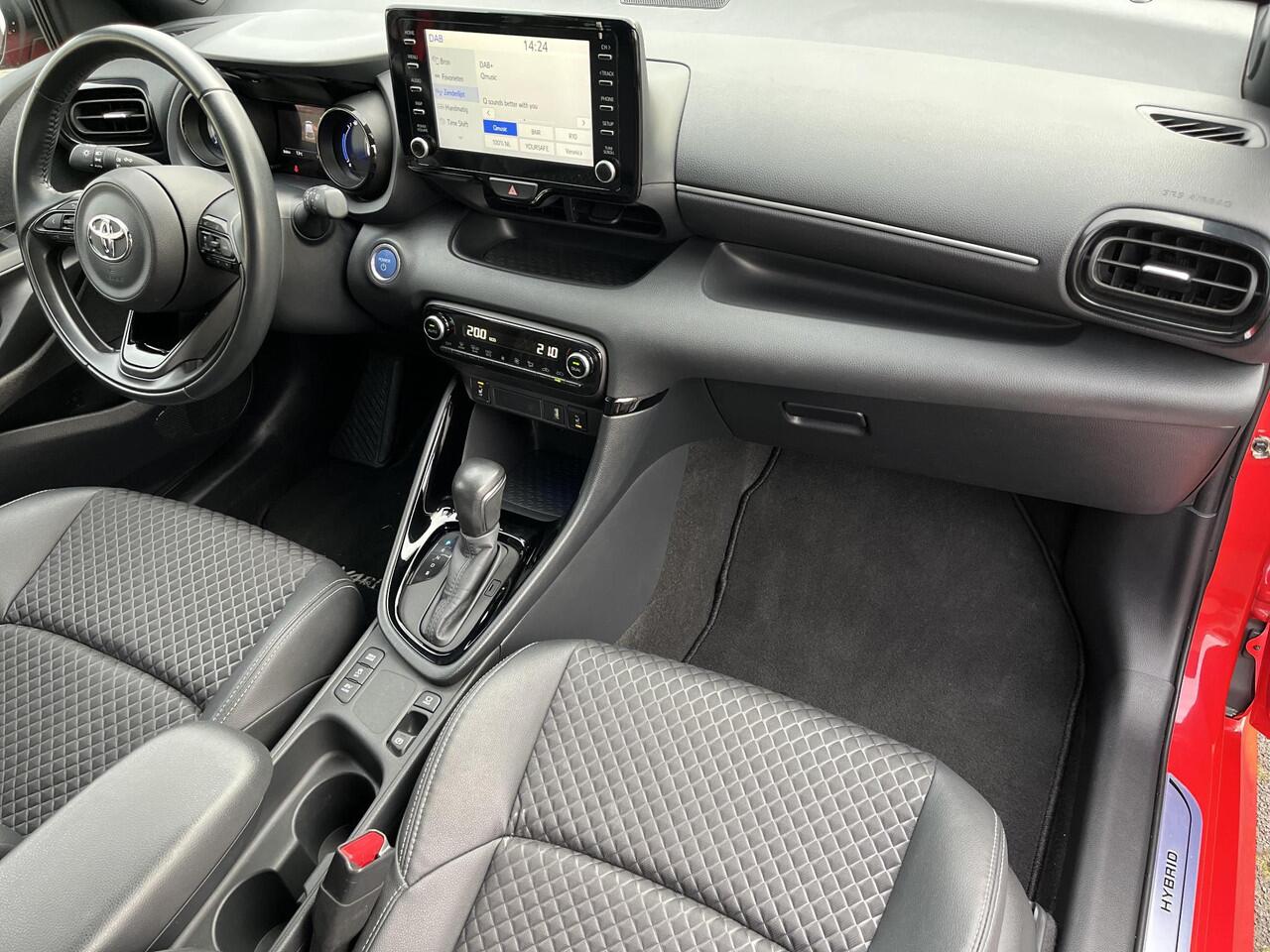 Toyota YARIS 1.5 Hybrid Executive | Stoelverwarming | Parkeercamera | Keyless entry | 17 inch LM-velgen |