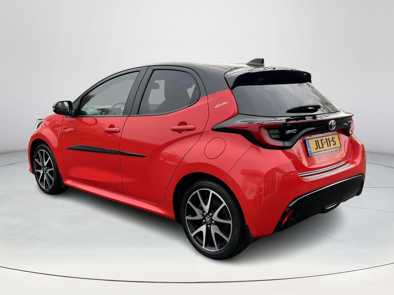 Toyota YARIS 1.5 Hybrid Executive | Stoelverwarming | Parkeercamera | Keyless entry | 17 inch LM-velgen |