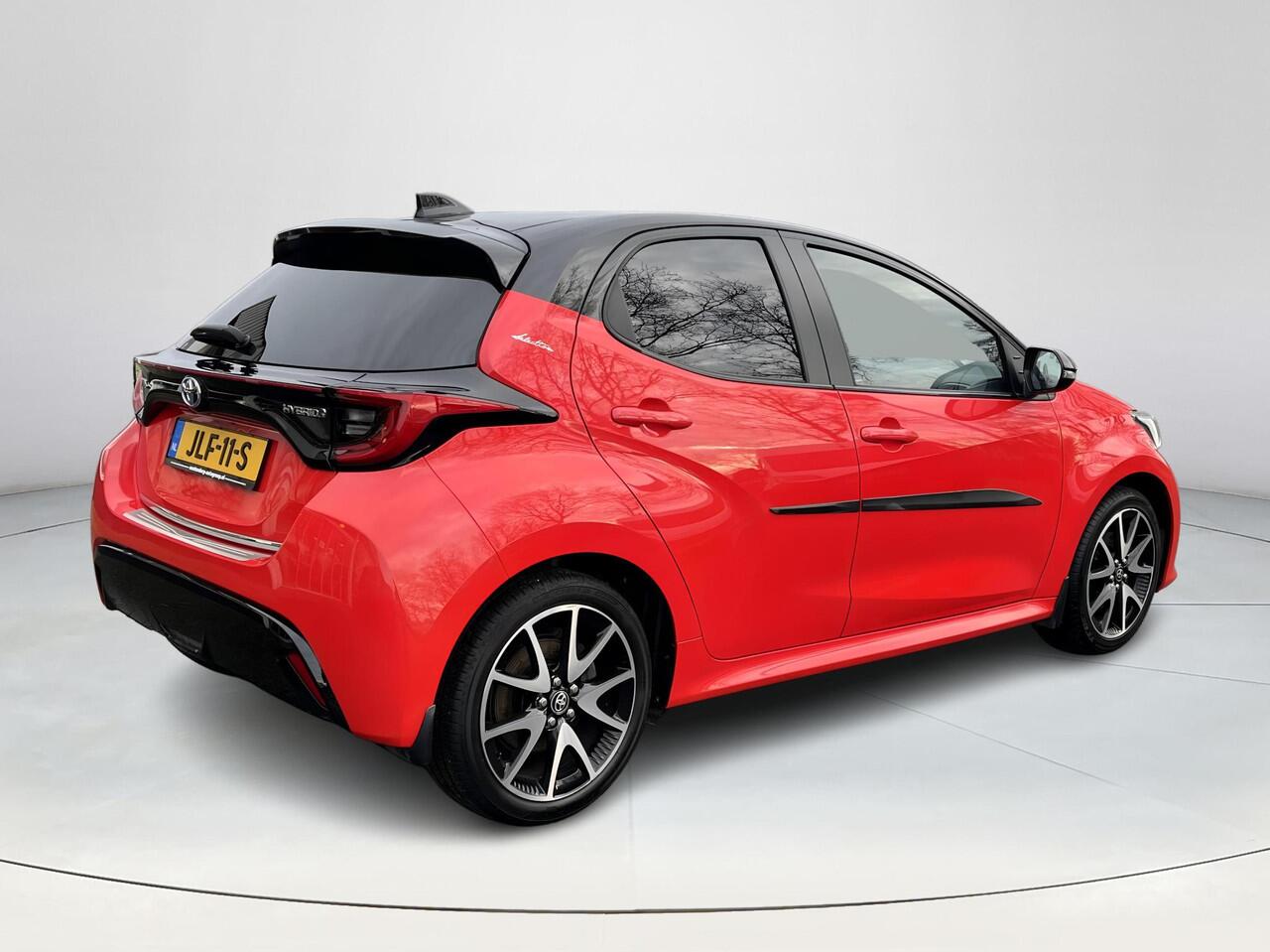 Toyota YARIS 1.5 Hybrid Executive | Stoelverwarming | Parkeercamera | Keyless entry | 17 inch LM-velgen |