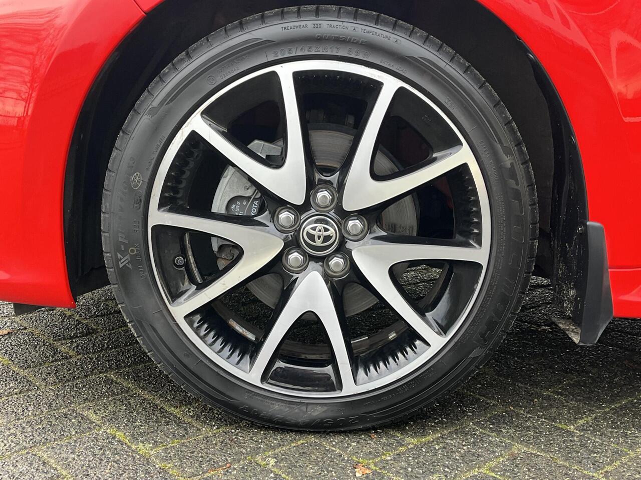 Toyota YARIS 1.5 Hybrid Executive | Stoelverwarming | Parkeercamera | Keyless entry | 17 inch LM-velgen |