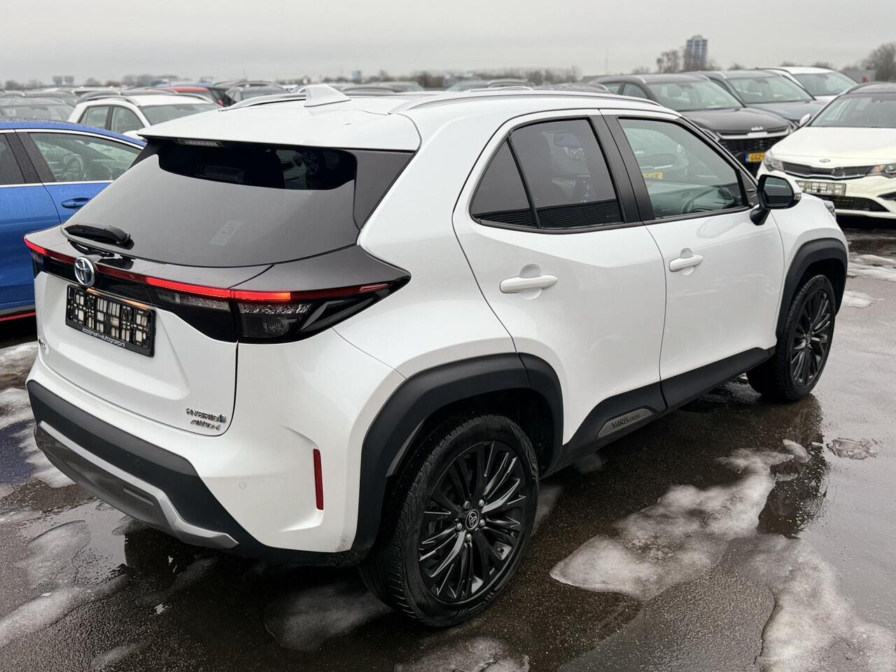 Toyota YARIS Cross 1.5 Hybrid Adventure AWD Automaat Panoramadak, Dodehoekdetectie, Stoelverwarming, Parkeersensoren voor + achter, Achteruitrijcamera, Head-up display, JBL