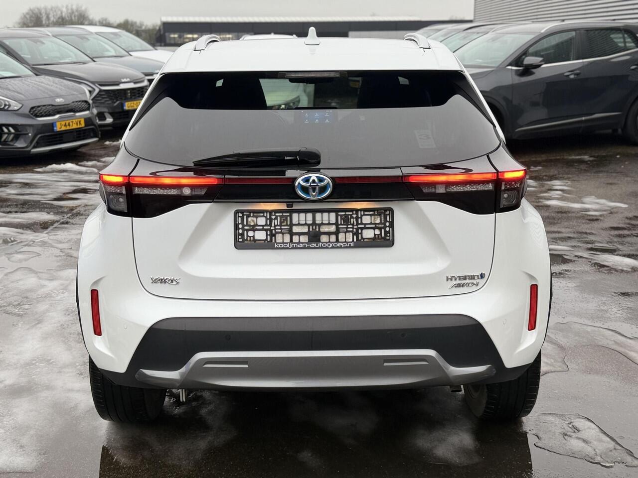 Toyota YARIS Cross 1.5 Hybrid Adventure AWD Automaat Panoramadak, Dodehoekdetectie, Stoelverwarming, Parkeersensoren voor + achter, Achteruitrijcamera, Head-up display, JBL