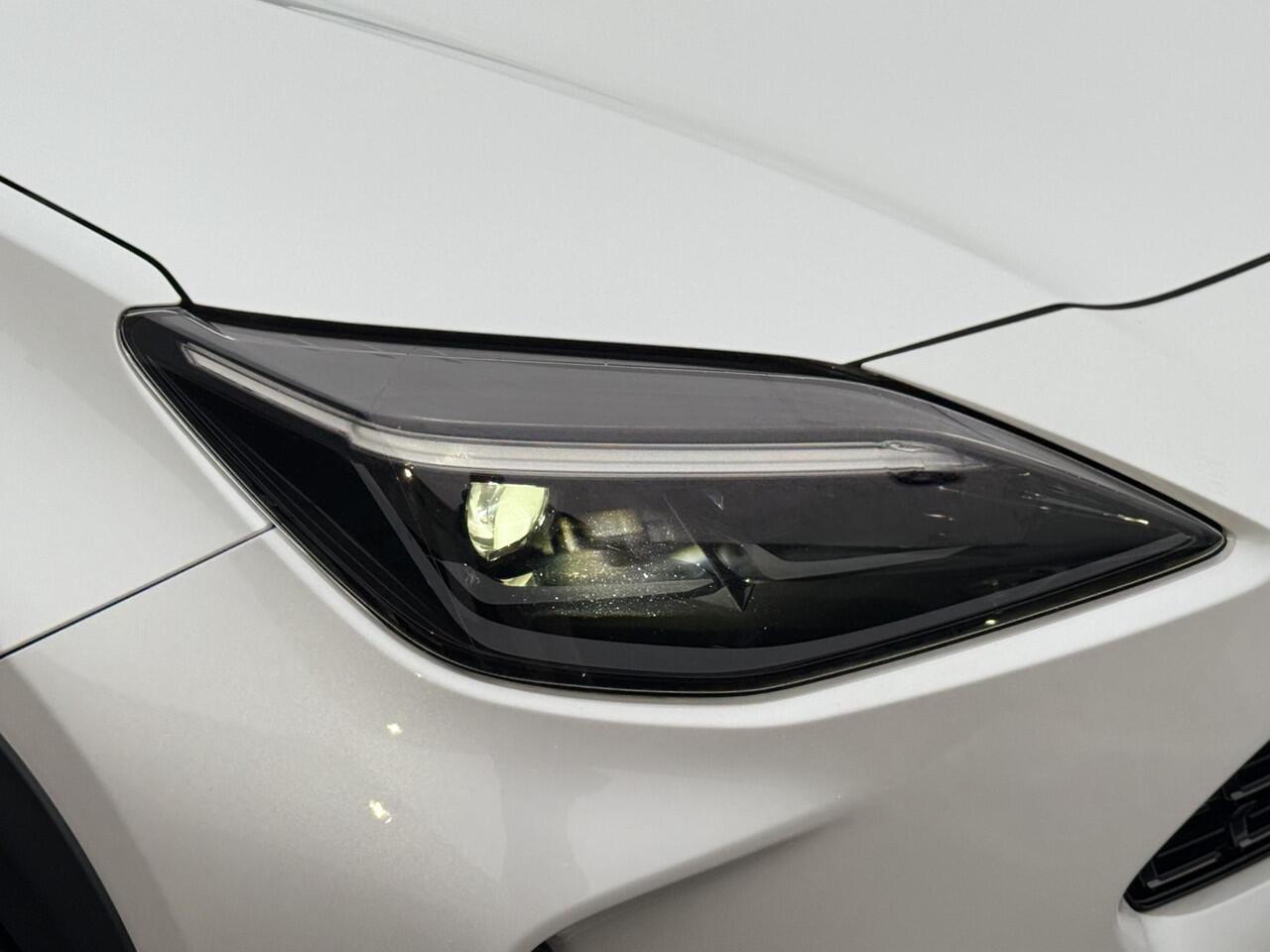 Toyota YARIS Cross 1.5 Hybrid Adventure AWD Automaat Panoramadak, Dodehoekdetectie, Stoelverwarming, Parkeersensoren voor + achter, Achteruitrijcamera, Head-up display, JBL