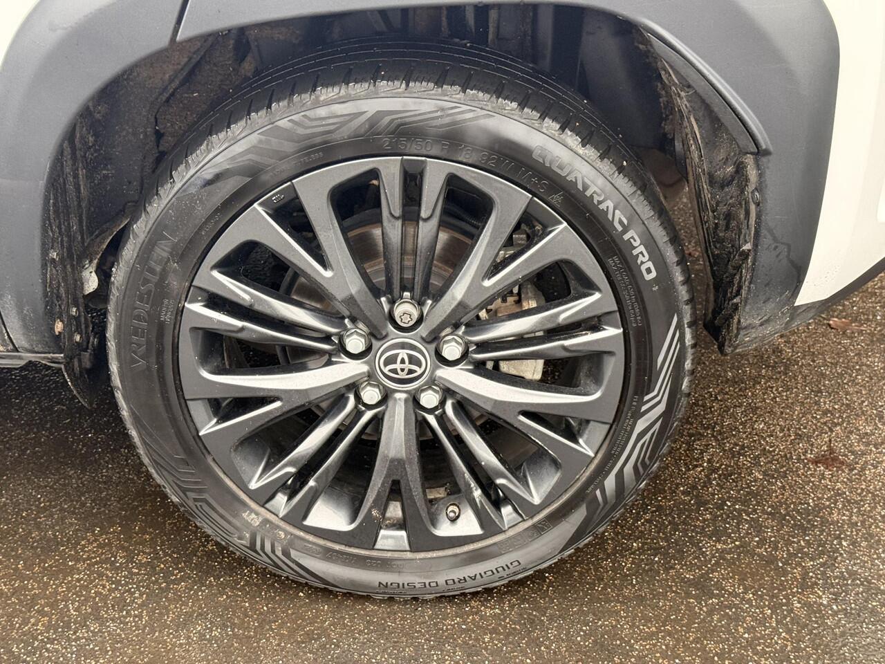 Toyota YARIS Cross 1.5 Hybrid Adventure AWD Automaat Panoramadak, Dodehoekdetectie, Stoelverwarming, Parkeersensoren voor + achter, Achteruitrijcamera, Head-up display, JBL