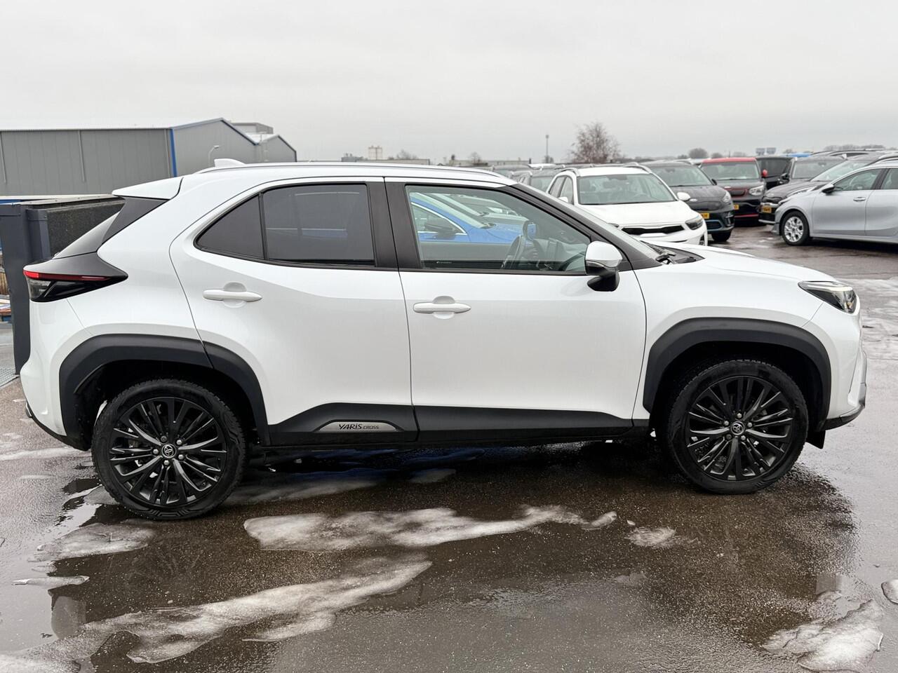 Toyota YARIS Cross 1.5 Hybrid Adventure AWD Automaat Panoramadak, Dodehoekdetectie, Stoelverwarming, Parkeersensoren voor + achter, Achteruitrijcamera, Head-up display, JBL