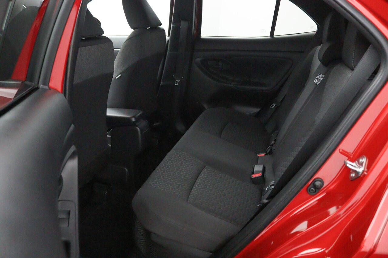 Toyota YARIS Cross 1.5 Hybrid Dynamic | Navigatie | Led Verlichting | Privacy Glas | Keyless Entry |